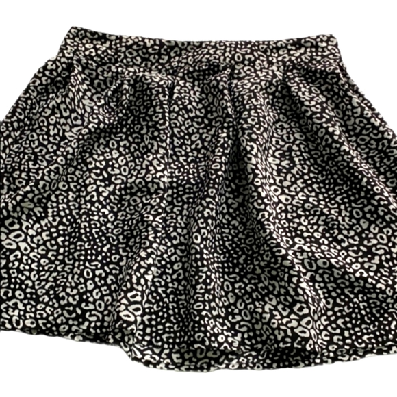 EUC AEROPOSTALE Cheetah Print Two-Tone Back Zipper Lightweight Mini Swing Skirt - Picture 1 of 4